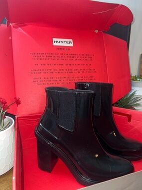 Hunter Black Gloss Chelsea Heeled Rain Booties